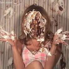 Anglefan: Liz debuts in pied fashion