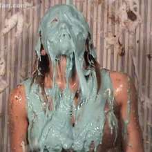 Anglefan: Liz debuts in pied fashion