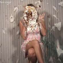 Anglefan: Liz debuts in pied fashion