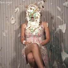 Anglefan: Liz debuts in pied fashion