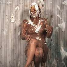 Anglefan: Liz debuts in pied fashion