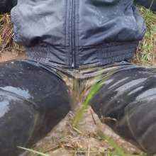 WetandMuddy: Video 48--Splashing Out