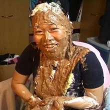 Alumi: 20-yr-old Japanese girl embraces messy face + foot fetish in unscripted vid
