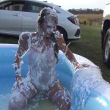 Jayce: Pool Full of Oil, Covered in Flour, Foam, White Leo+Rinse