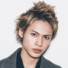 parsus153: Handsome Japanese singer covered in paint