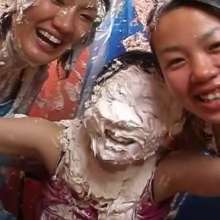 Alumi: The 4 Girls from Osaka in 'Pie in the Face Uno'