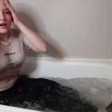 lovingmessy4you: Wetlook in the Bathtub