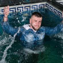 wet.look.me: Man | Wetlook man in Jeans Clothes get wet in Pool | Wetlook.biz