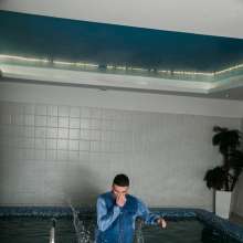 wet.look.me: Man | Wetlook man in jeans and Converse | Wetlook.biz