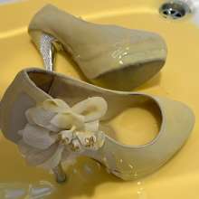 tinyblondefeet: Tiny blonde feet messy heels.