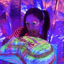 messyhot: Encina Has Her First Cake Experience with a Blacklight Cake