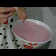 RevSlymsford: Messy Jessie And Cherry Trashed In The Cake Competition