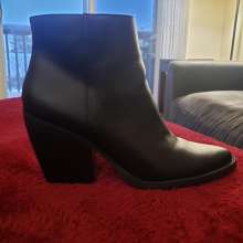 Messyshoes1985: 