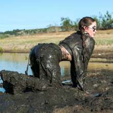 RSSRuinStreetStyle: One of Classic: Leather Pants Girl Training in Mud Now is on UMD