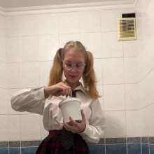 Top Messy Girls: Schoolgirl 2 Cans Of Slime And Pies