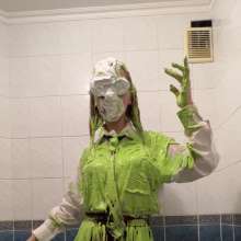 Top Messy Girls: Schoolgirl 2 Cans Of Slime And Pies