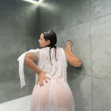 WetPlace: Stunning Anny Shower In Jacuzzi