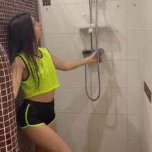 WetPlace: Sweety Vikky Hot Shower