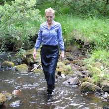 DungeonMasterOne: Susie in Wet Skirt Uniform