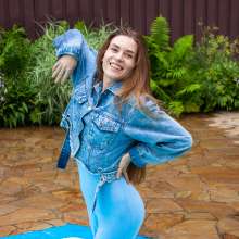 wet.look.me: Wetlook girl in pantyhose and dress get wet in pool | Wetlook.biz