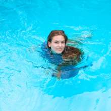 wet.look.me: Wetlook girl in pantyhose and dress get wet in pool | Wetlook.biz