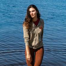 wet.look.me: Wetlook girl in tight-fitting leggings get wet | Wetlook.biz