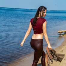 wet.look.me: Wetlook girl in tight-fitting leggings get wet | Wetlook.biz