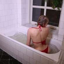 WetPlace: Beautiful Eileen Shower In Leggings