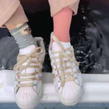 Wet Live Team: Big Squishy Adidas Super Star 4k