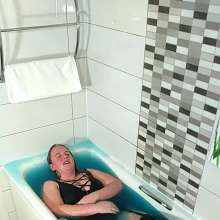 CheekyLuna: Cheekyluna's Warm Blue Jelly Bath