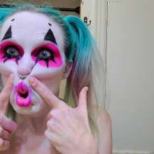 TrixiTease: Clowning Around With Pie