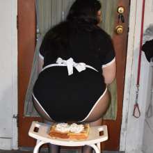 JD and Messy Andi: Andi's Cake Sit