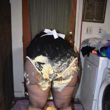 JD and Messy Andi: Andi's Cake Sit