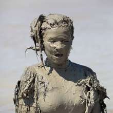 FOXY: Ayako, the head in the mud