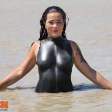 FOXY: Ayako, the head in the mud