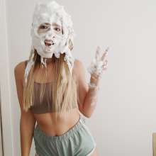 Mia_Mur: I Loose and Get 5 Big Pies in Face