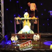 LiquidX: Gabriel gets locked in to 'The Pillory System'