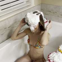 Pairofpies: Pieing Myself in a Bikini!