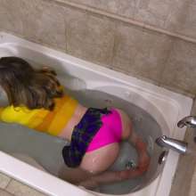 WildThang: Schoolgirl Takes a Bath