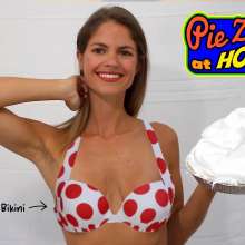 PieZone: Suzanne Pied and Slimed at Home in the Nude!