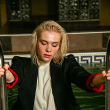 wet.look.me: Wetlook office girl gets wet in the pool in leather pants | Wetlook.biz