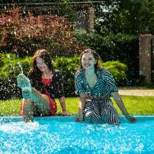 wet.look.me: Wetlook group girls gets wet in dress | Wetlook.biz