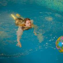 Wet Live Team: Alice Swam in the Pool in Her Dress and Enjoyed Herself