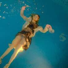Wet Live Team: Alice Swam in the Pool in Her Dress and Enjoyed Herself