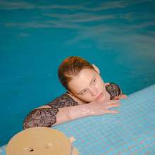 Wet Live Team: Alice Swam in the Pool in Her Dress and Enjoyed Herself