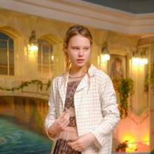 Wet Live Team: Alice Swam in the Pool in Her Dress and Enjoyed Herself