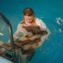 Wet Live Team: Alice Swam in the Pool in Her Dress and Enjoyed Herself