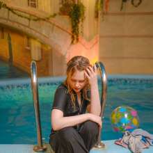 Wet Live Team: Alice Swims in a Tracksuit in the Pool, Relaxes