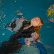 Wet Live Team: Alice Swims in a Tracksuit in the Pool, Relaxes