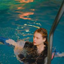 Wet Live Team: Alice Swims in a Tracksuit in the Pool, Relaxes